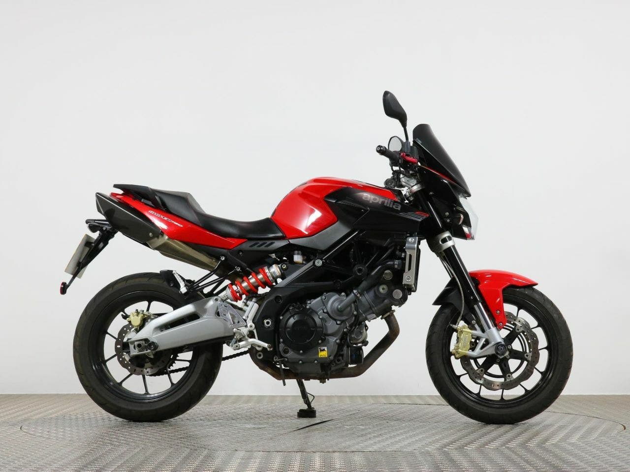 Aprilia Shiver 750 Motorbike Review From SuperBike Factory